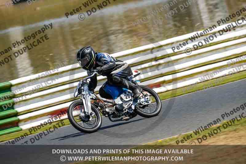 Vintage motorcycle club;eventdigitalimages;mallory park;mallory park trackday photographs;no limits trackdays;peter wileman photography;trackday digital images;trackday photos;vmcc festival 1000 bikes photographs